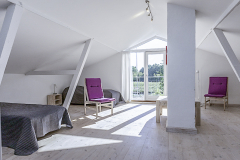 Vennelygaard-ferieboligen-sovervaerelse-balkon